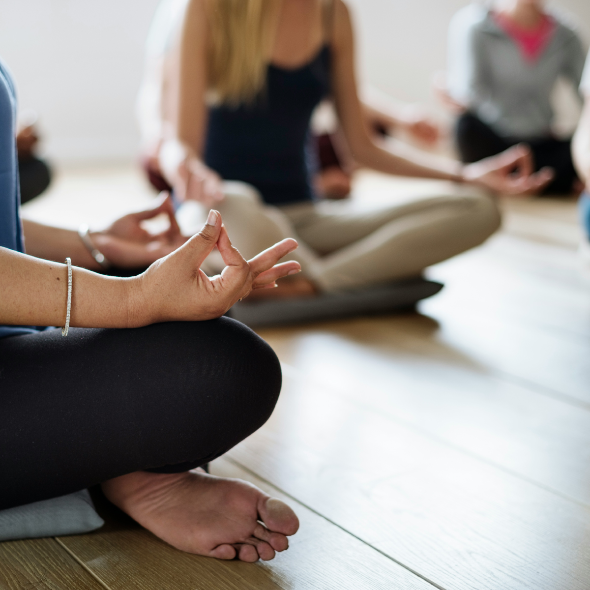 Learn why ZenoWell encourages exhaling during stimulation and inhaling during the pause in Relax and Medit modes. Explore the science behind intermittent taVNS, exhalation-gated stimulation, and breathing-synchronized vagus nerve support.
